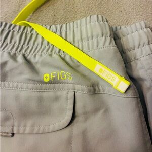 FIGS Technical Collection Men's Gray Scrub Bottoms XL Yellow Drawstring